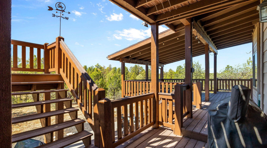 STAIRS GOING TO GUEST SUTIE