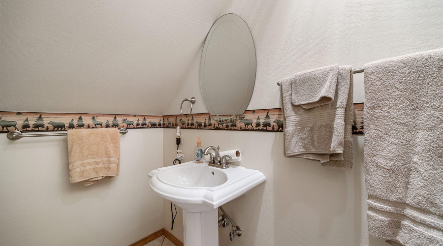 GUEST SUITE BATHROOM