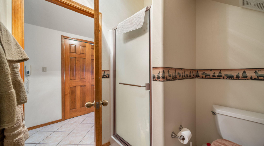 GUEST SUITE BATHROOM