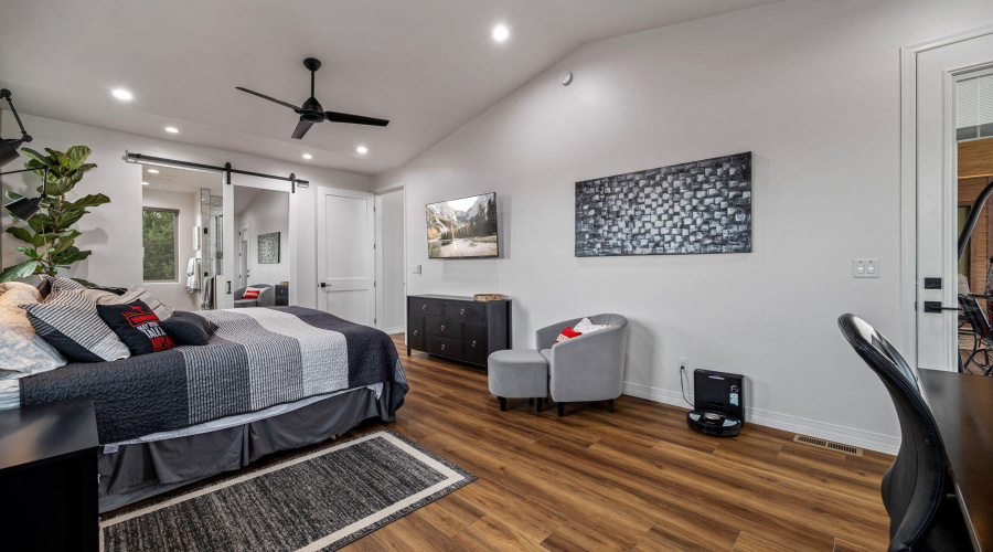 2344HellcatCir-Overgaard-AZ-15