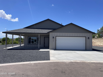 1009 Sunrise Circle, Taylor, Arizona 85939, Bedrooms, ,Bathrooms,Residential,For Sale,Sunrise,256903