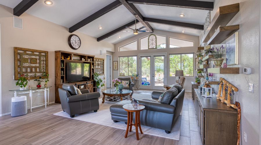 PAX_8046_AuroraHDR2019-edit