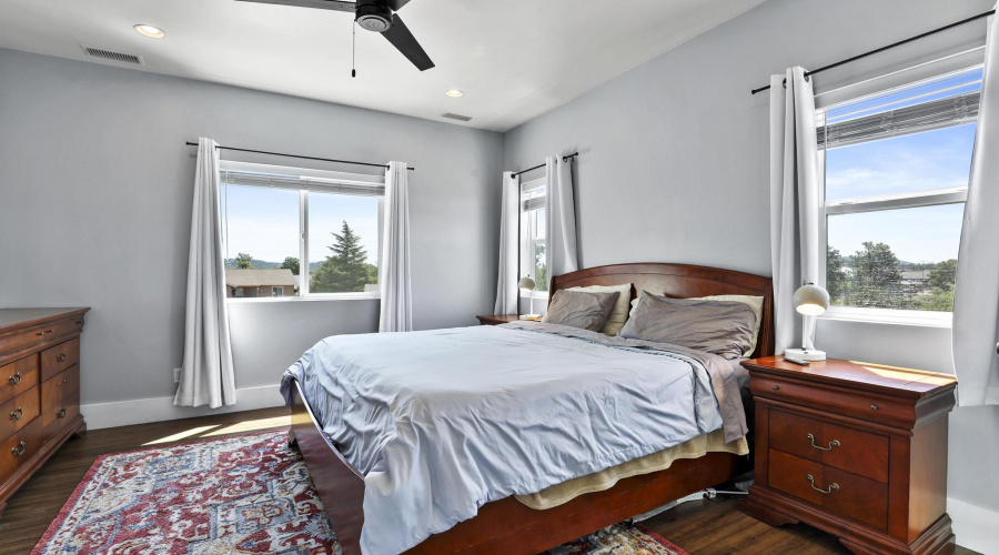 Upstairs primary suite1E0A5390