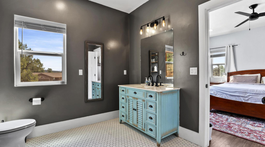 Upstairs primary suite, bathroom1E0A5404