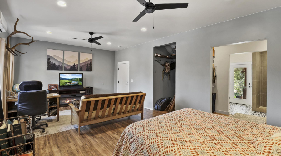 Second primary bedroom, suite1E0A5607