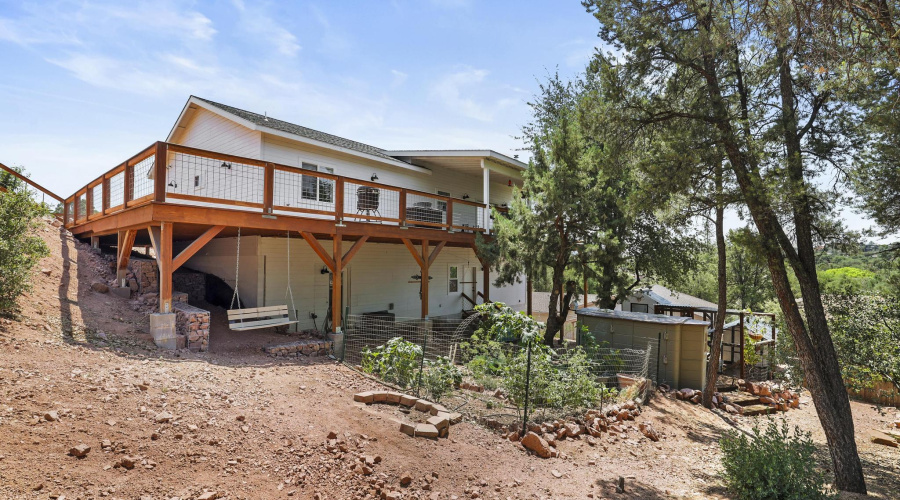 Back yard and deck1E0A5548