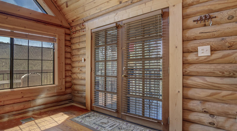 Entance to Livingroom