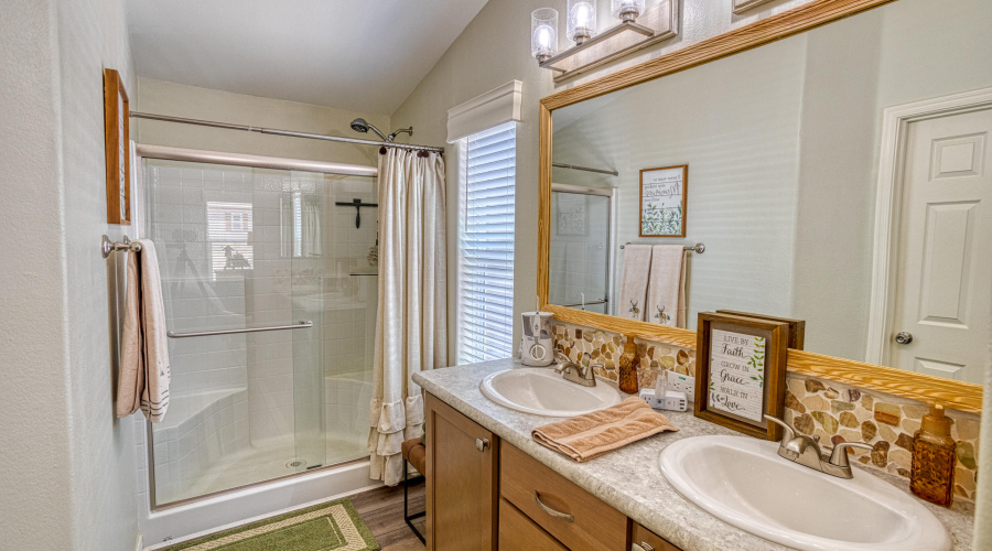 PAX_8677_AuroraHDR2019-edit