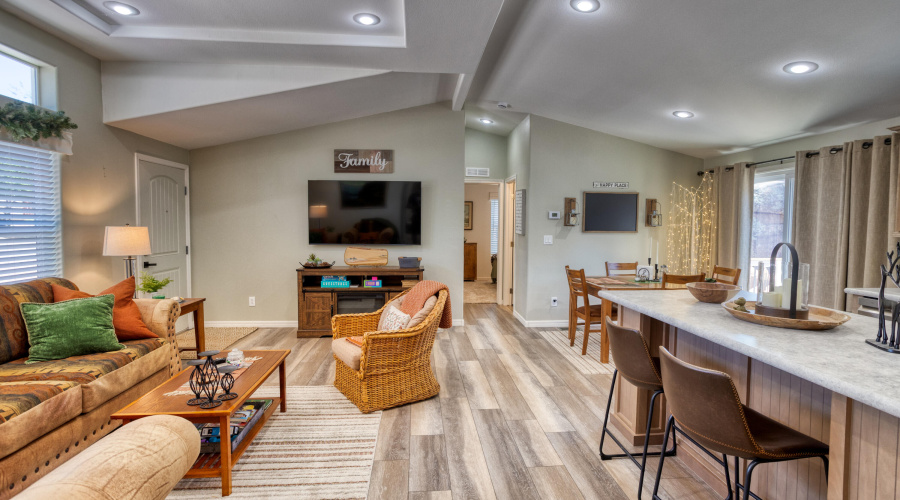 PAX_8671_AuroraHDR2019-edit