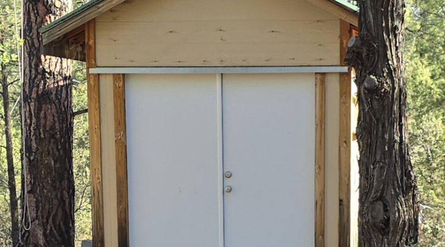 Strg Shed has dbl doors