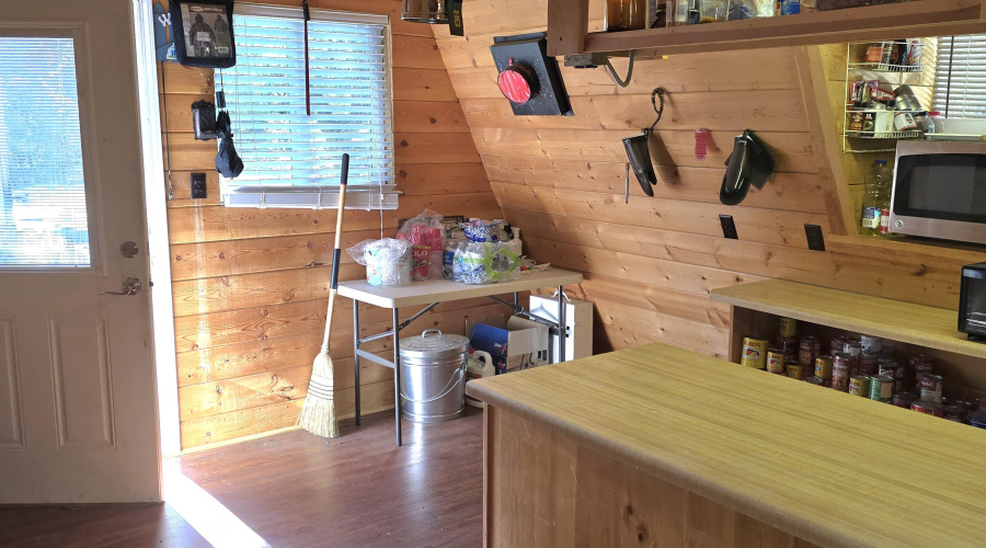 Int Entry to Kitchen