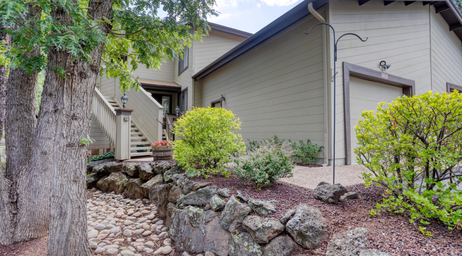 AP1A0452_AuroraHDR2019-edit