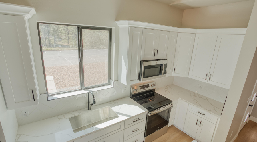 Beautiful Bright Kitchen