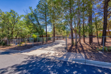 961 9th Avenue, Show Low, Arizona 85901, Bedrooms, ,Bathrooms,Residential,For Sale,9th,257335