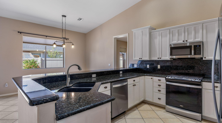 1058EAdamsSt-Snowflake-AZ-11