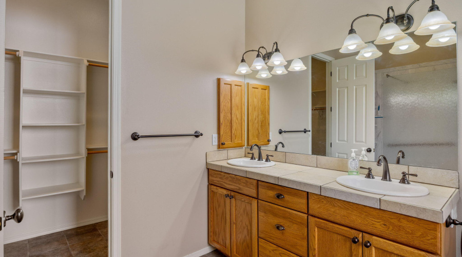 1058EAdamsSt-Snowflake-AZ-16