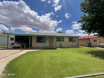 1313 Erie Street, Holbrook, Arizona 86025, Bedrooms, ,Bathrooms,Residential,For Sale,Erie,257366