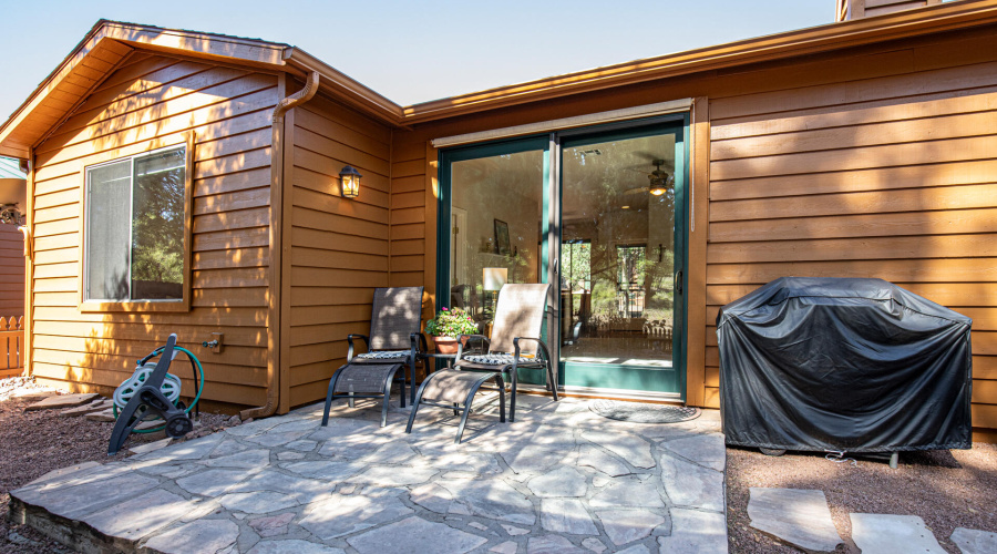Backyard flagstone  patio