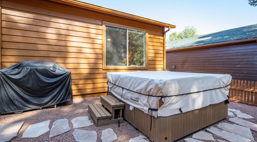 Spa on pad w flagstone