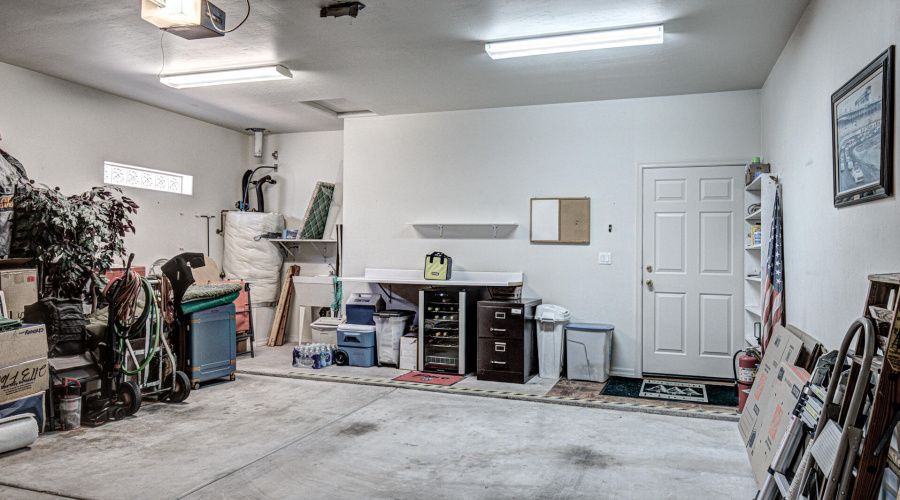 Garage 1 w door to laundry