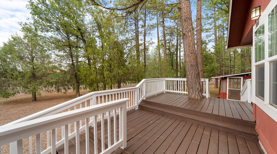 Spacious Front Deck