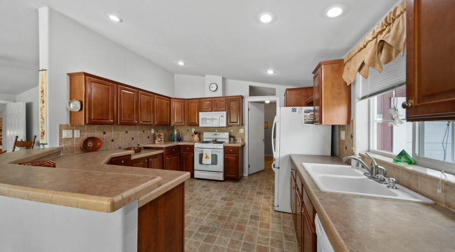 Lots of Kitchen Storage