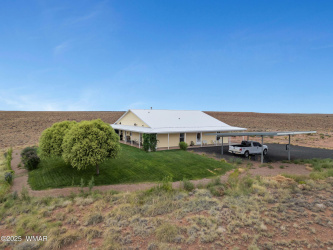 4487 Mclaws Road, Holbrook, Arizona 86025, Bedrooms, ,Bathrooms,Residential,For Sale,Mclaws,257484