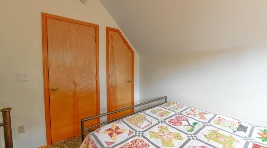 G upstairs bed and bath (5)