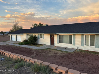 695 13th W, St. Johns, Arizona 85936, Bedrooms, ,Bathrooms,Residential,For Sale,13th W,257222