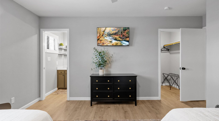 Bedroom 2 Ensuite Bathroom Walkin Closet