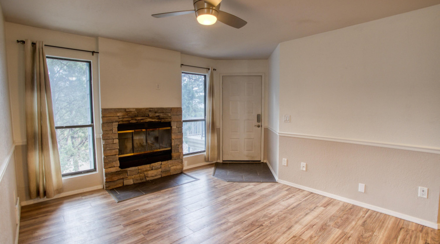 Living area w. fireplace