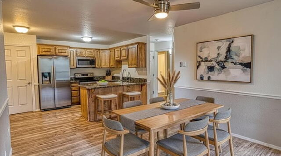 Granite countertops & laminate flooring