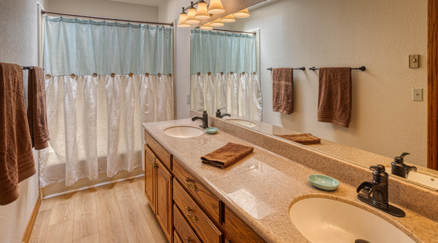 PAX_9292_AuroraHDR2019-edit