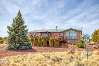 8487 Huggins Drive, Show Low, Arizona 85901, Bedrooms, ,Bathrooms,Residential,For Sale,Huggins,255184