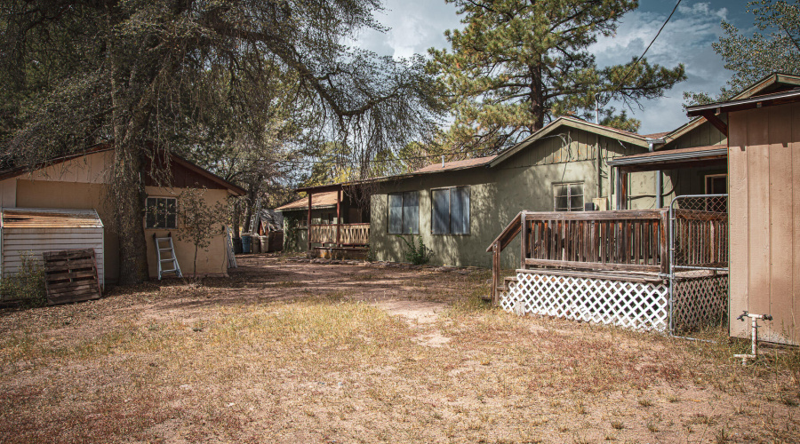 Back of Hm w Porches & Garage