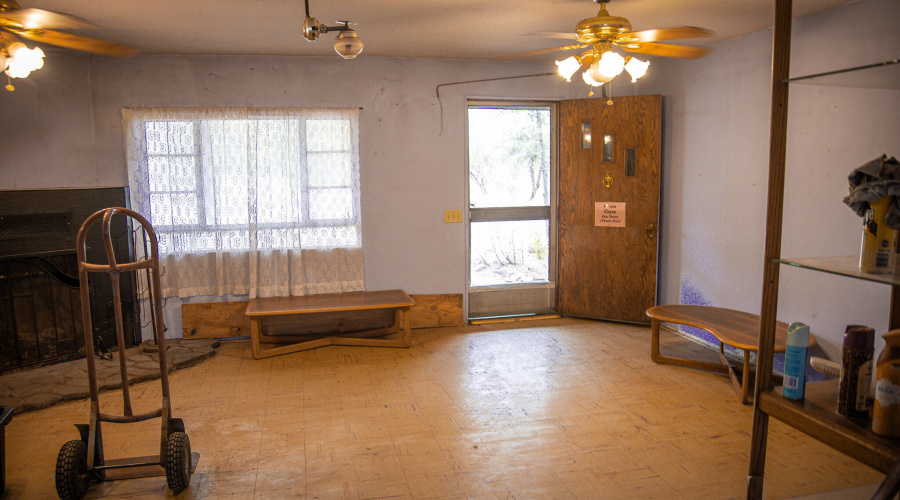 Living Rm Entry & Fireplc