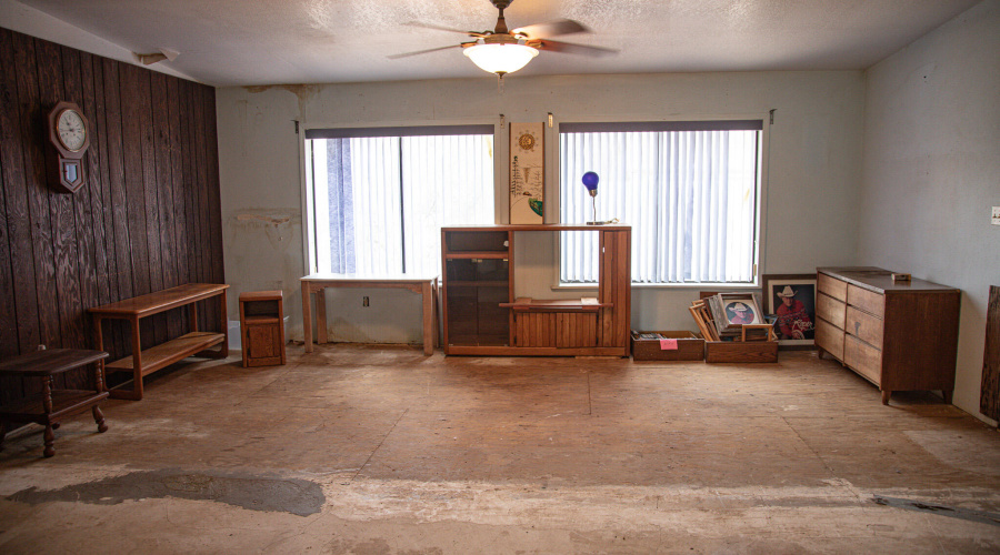 Family Rm twd Windows