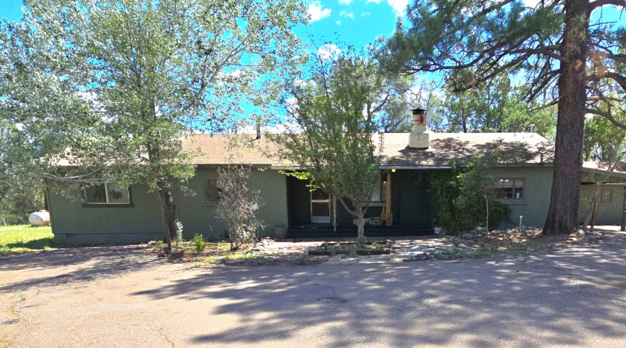 Hm Front from Driveway