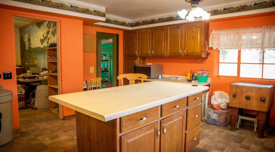 Kitchen twd Dining Rm & S Entry