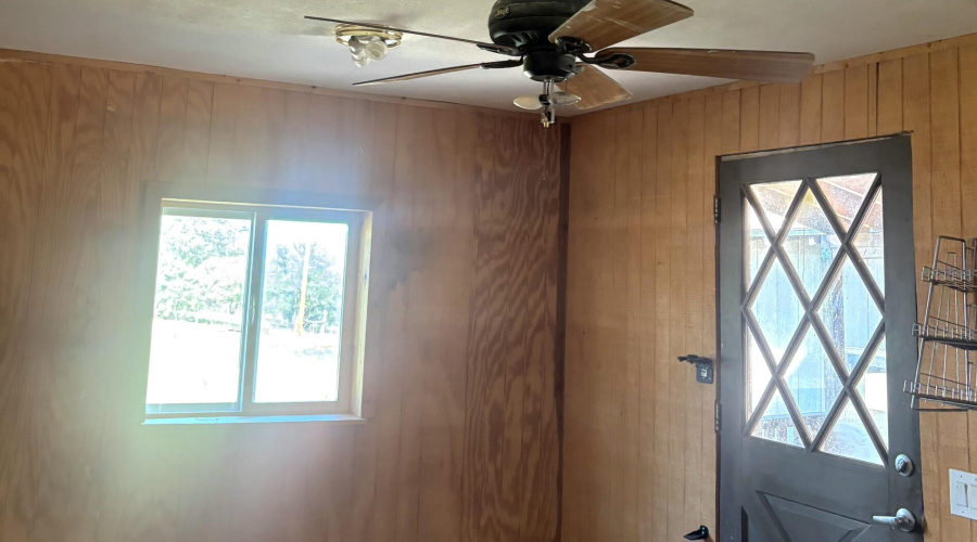 N Room has Private Entrance