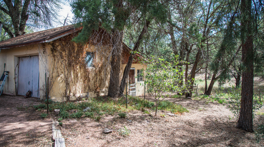 Garage Wkshp & Door to Apt