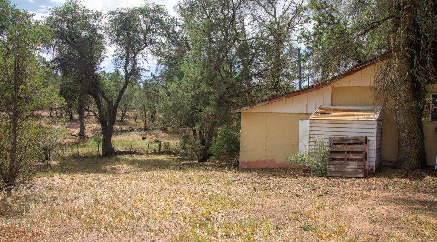 Garage Wkshp N wall & Neighbor Land