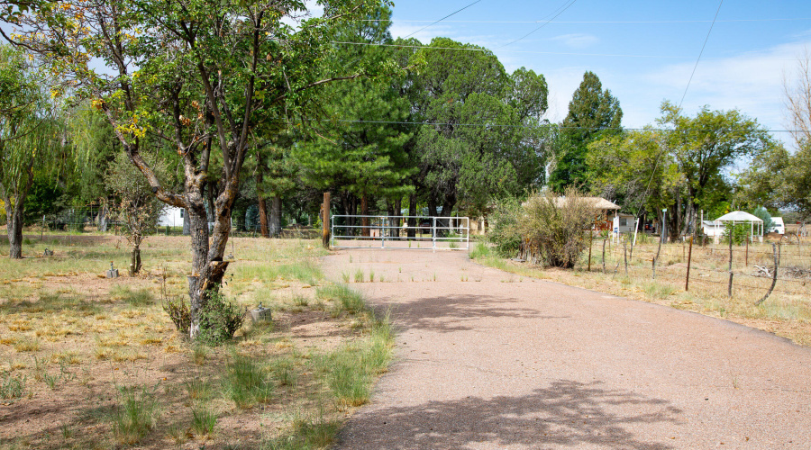 Entry Gate N End fr Driveway