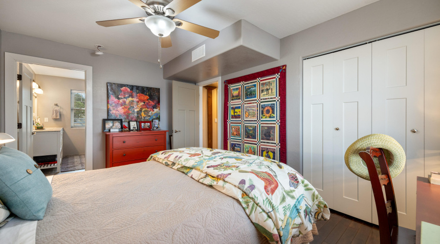 Primary Bdrm twd Bath