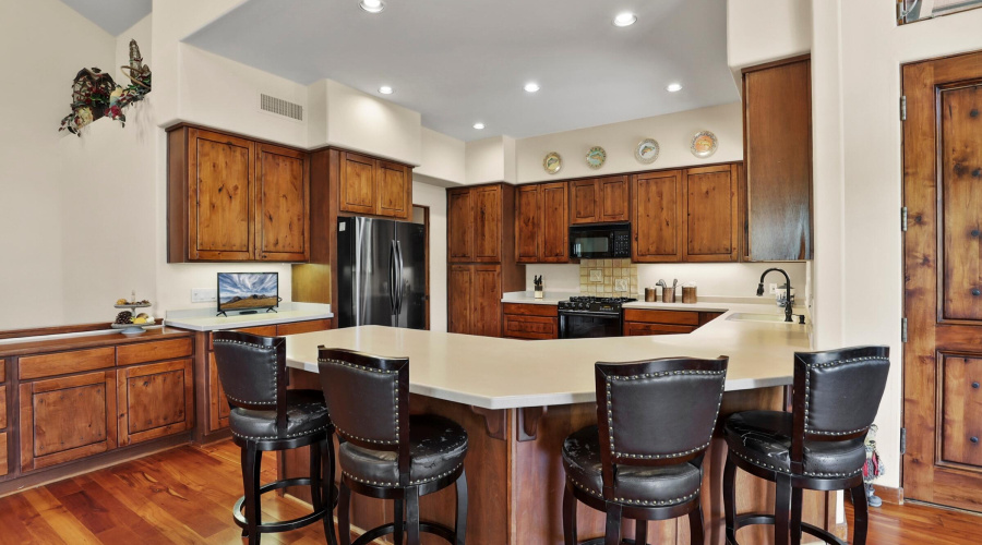 Kitchen - Breakfast Bar