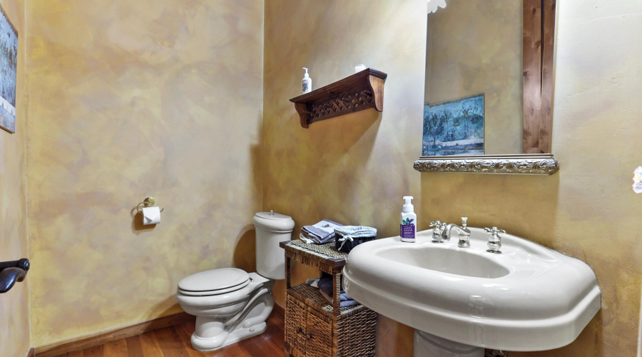 Guest Bathroom Upstairs