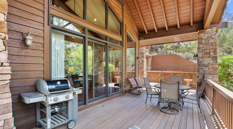 Front Covered Deck (3)