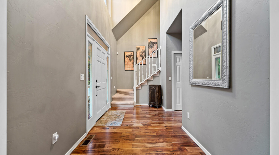 H entry view & stairs to 2nd level from