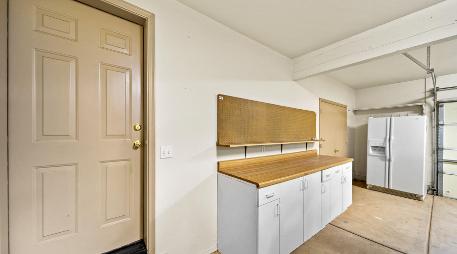 H doorway to up bonus bedroom