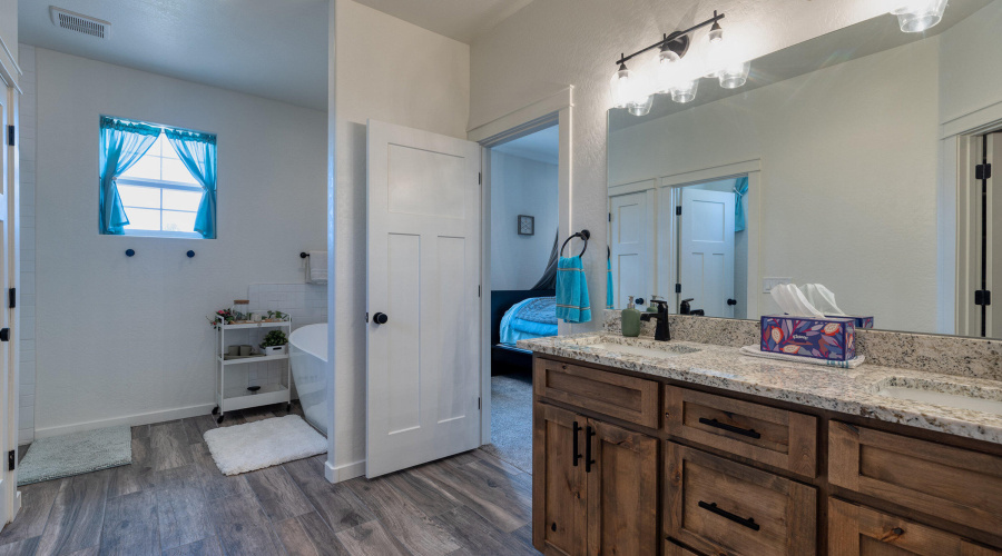 11 411 Hillcrest (26)